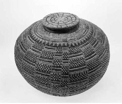 Woven basket/jar with lid