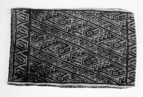 Warp-patterned bag  (979-17-30/10075)
