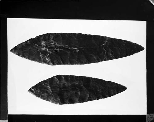 Two "laurel leaf" blades. Solutueau - casts.