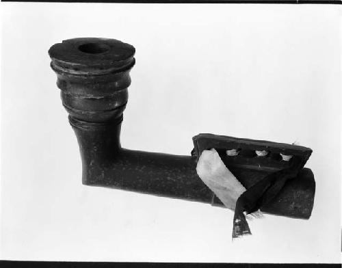 Pipe bowl with crested shank and ornamented stem