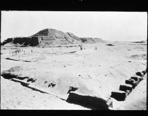 View from the south to the northwest over some architecture, toward Huaca del Sol