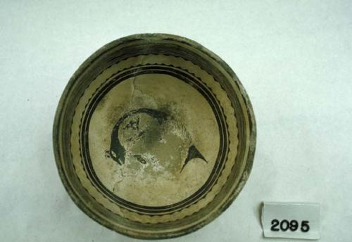 Bowl with chimerical/bird animal