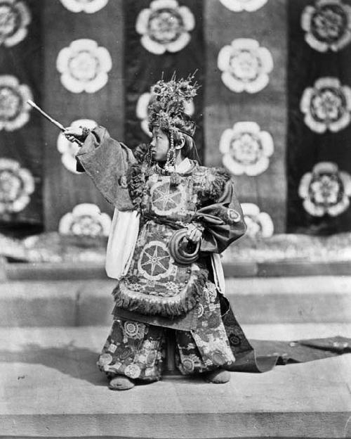 Japanese child performer