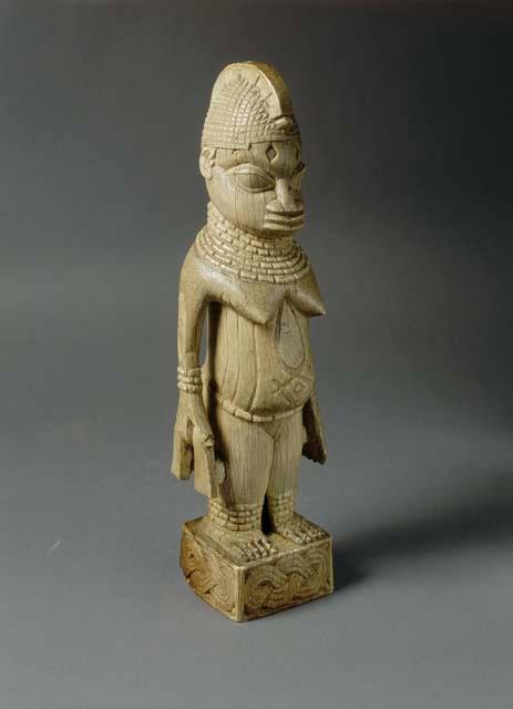 Ivory female figurine with manillas