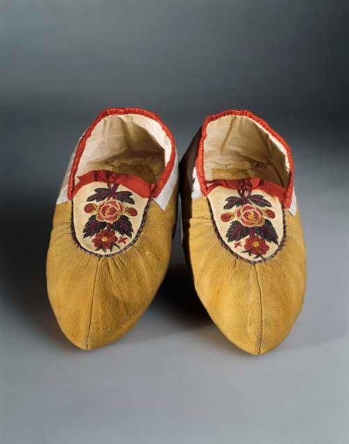 Pair of moccasins with silk work centers - red floral design