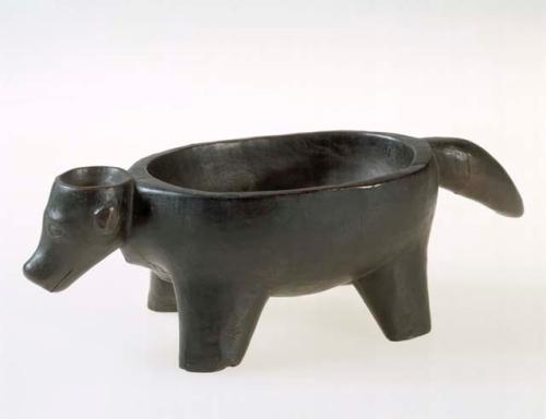 Hog-shaped combined food and spice dish used mostly by priests