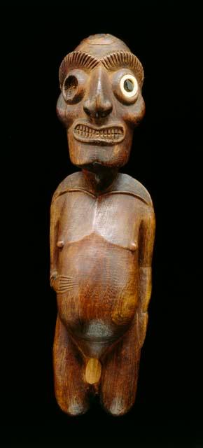 Kneeling male figure in wood (moai tangata)