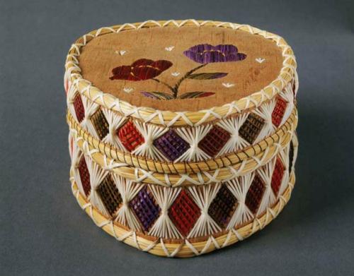 Quilled birch bark basket with lid; flower motif