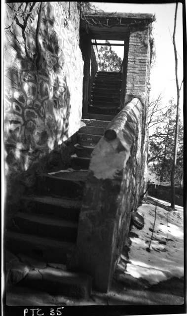 Exterior stairway