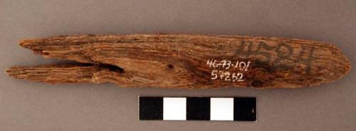 Wooden (ironwood) handle, probably for stone knife (haury). l: 14.1 cm.