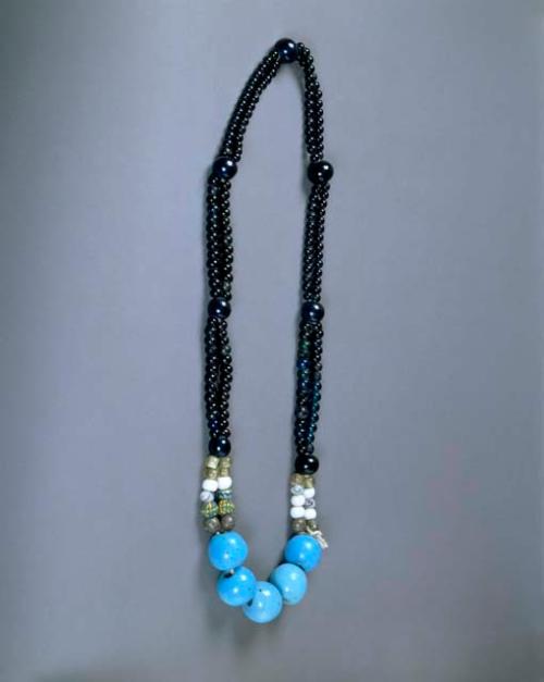 Bead necklace