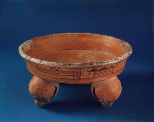 Dish with four legs, pot 4