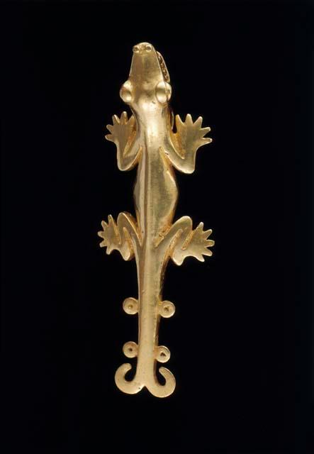 Cast figurine in the form of a cayman