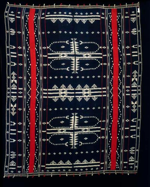 Blanket, made by the Christian Iranai of the towns of Dupax and Bambang