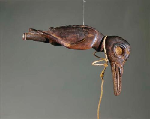 Bird figure in wood