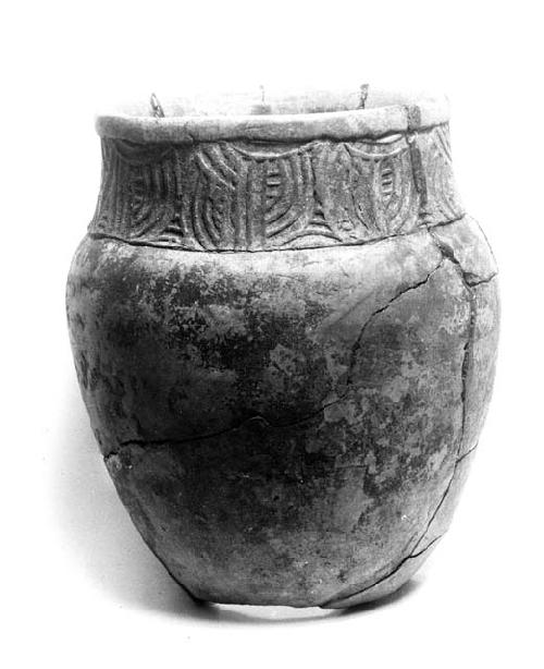 Pottery vessel