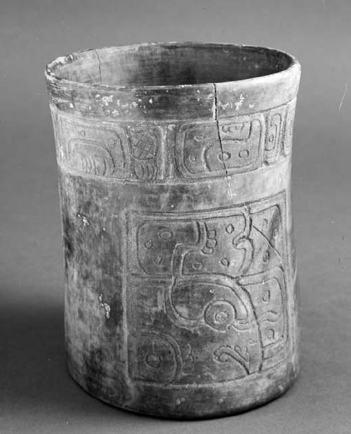 Burnished brownware vessel with incised decoration