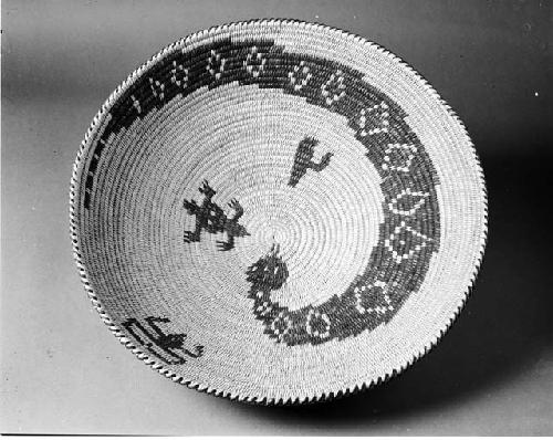 Coiled bowl-shaped basket, rattlesnake motif