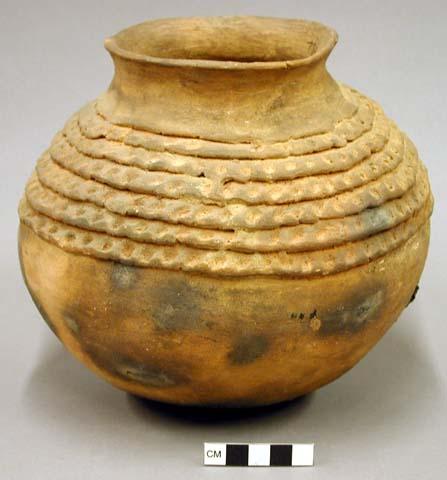 Jar, polacca polychrome style d. reproduction of primitive ware. 18.5 x 20.5 cm.