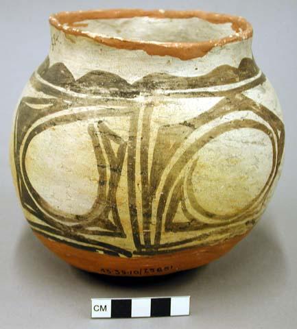 Jar, polacca polychrome style c. zuni rain bird design. 13.2 x 14.7 cm.