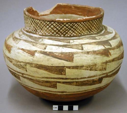 Jar, polacca polychrome style c. linear design. 19.0 x 24.5 cm.