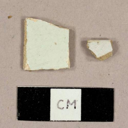 Pearlware sherds, including one rim sherd for a saucer