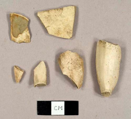 Earthenware fragments, including two without glaze and four pipe bowl fragments, two with remains of stump
