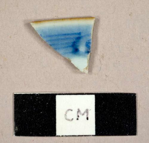 Ch Ing blue on white Chinese porcelain rim sherd to a saucer