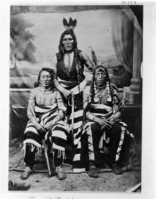 Hidatsa Indians "Fort Bufford Scouts" "Lean Bear on Right"