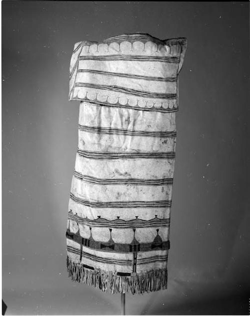 Woman's side-fold dress (99-12-10/53046)