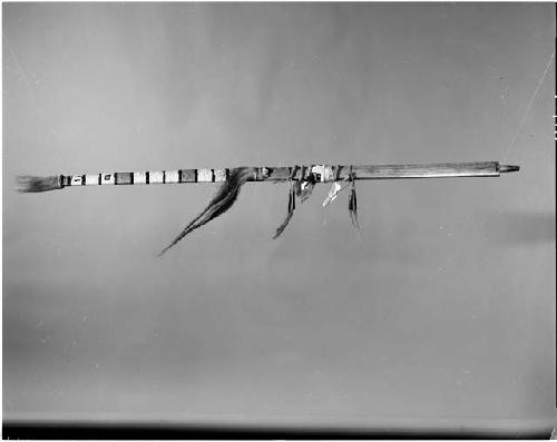 Flat pipe stem, decorated (99-12-10/53104.2)