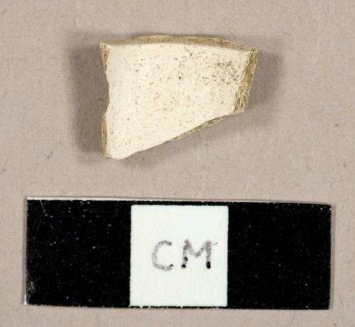 White kaolin pipe bowl fragment, unburned