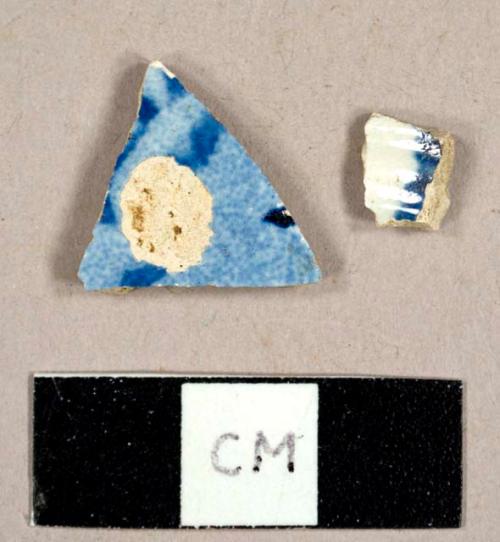 Blue decorated pearlware sherds, including one with blue transfer-print on one side