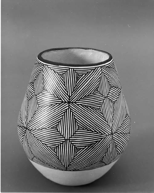 Black-on-white Vase (995-29-10/74035)