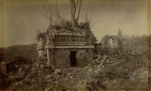 Man sitting in front of Palace at Almuchil