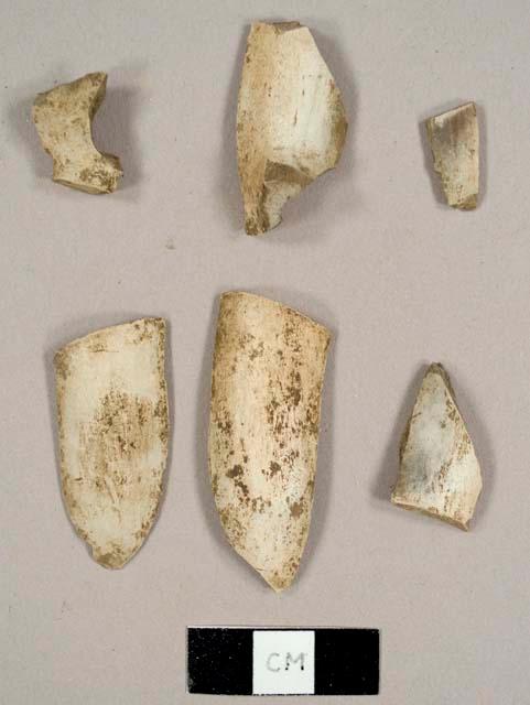 White kaolin pipe bowl fragments, some mend, two with stumps attached