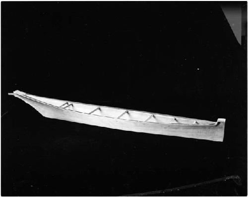 Model of a Chinook canoe