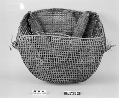 Clam basket