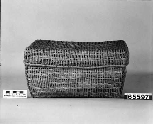 Basket with lid