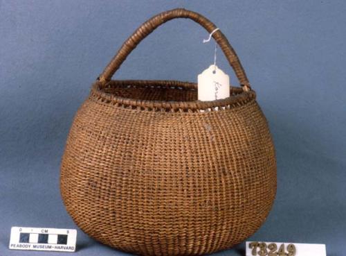 Basket with handle