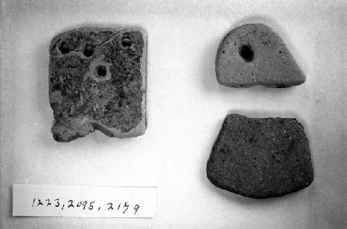 Quadrilateral pottery pendants (56-30-20/21065)