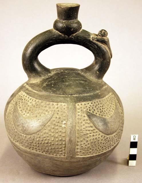 Black stirrup pot