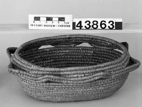 Oblong tray from the collection of F.S. Hersey, 1914. Close-coiled, split stitches.