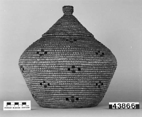 Lidded basket from the collection of F.S. Hersey, 1914. Coiled, split stitches.