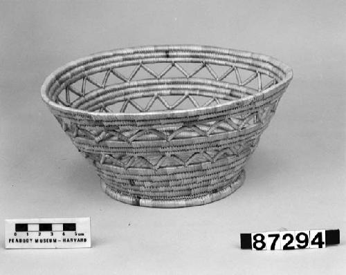 Bowl from the collection of E.P. Heeling, 1905-9. Close-coiled.