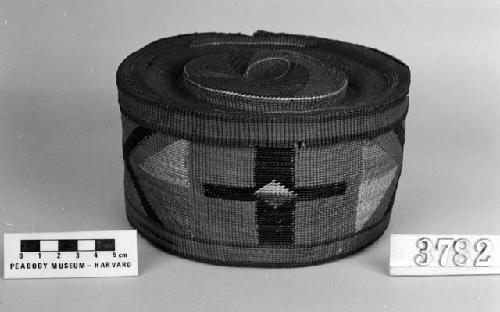 Trinket basket with a rattle lid, collected 1897. Plain twined, false embroidery.