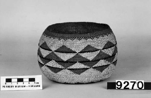 Trinket basket from the collection of J.A. Reeve, ca. 1897. Plain twined, one-face overlay.