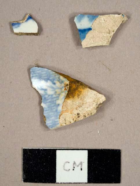 Whiteware sherds with blue transferprint, two possibly handpainted