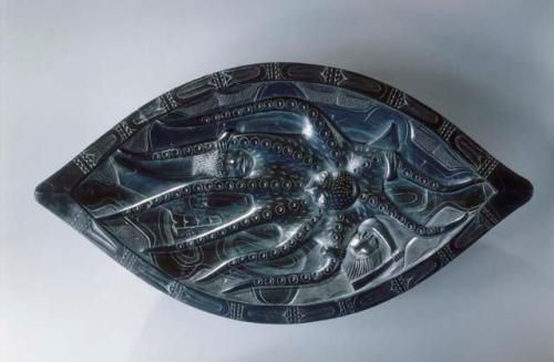 Boat-shaped dish, black slate