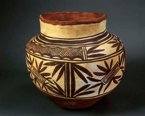 Jar, polacca polychrome style c. plant design. 24.0 x 27.0 cm.